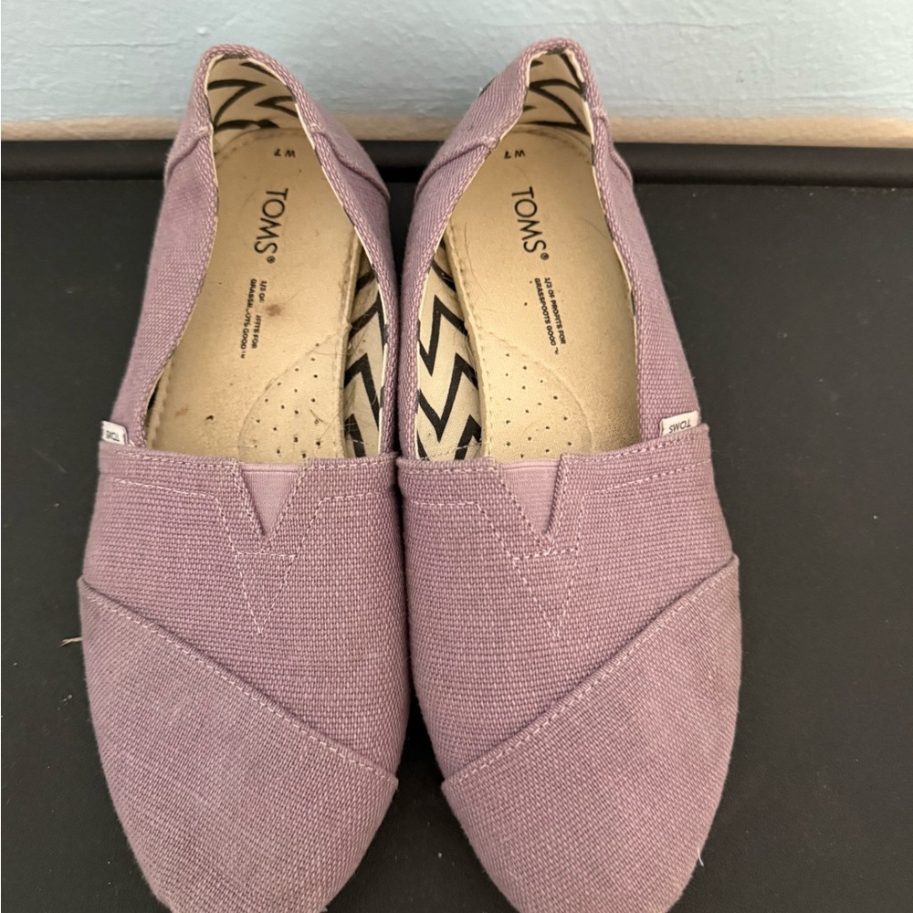 TOMS Women's Lavendar Canvas  Slip Ons - Size 7